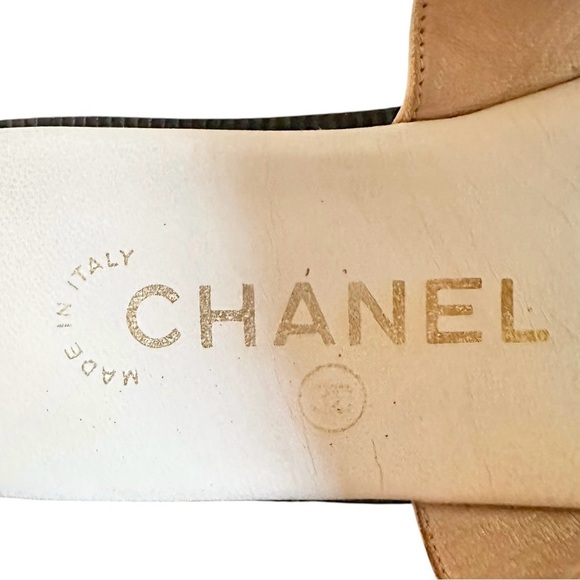 Authentic CHANEL Cream & Black Leather Interlocking C Timeless Sandal Slides 37 - Picture 2 of 12
